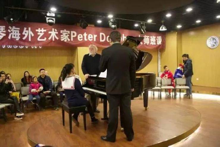 【回顾】佰利乐海外艺术家Peter Donohoe成都雅音大师班讲座活动圆满落幕！