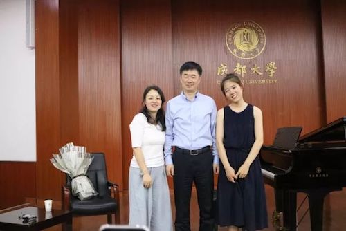 佰利乐艺术家石叔诚与特邀艺术家顾平受邀于成都大学东盟艺术学院、音乐与舞蹈学院艺术实践周开展公开课