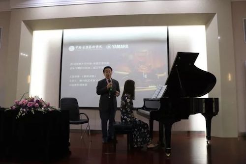 佰利乐艺术家石叔诚与特邀艺术家顾平受邀于成都大学东盟艺术学院、音乐与舞蹈学院艺术实践周开展公开课