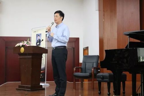 佰利乐艺术家石叔诚与特邀艺术家顾平受邀于成都大学东盟艺术学院、音乐与舞蹈学院艺术实践周开展公开课