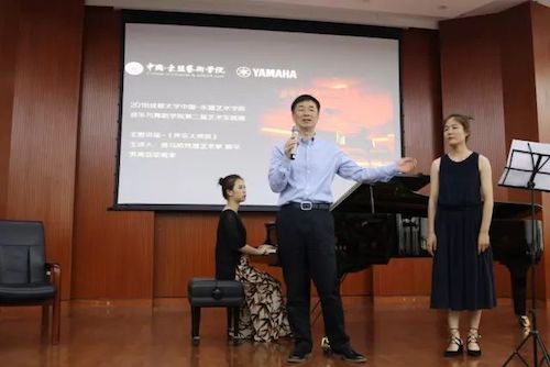 佰利乐艺术家石叔诚与特邀艺术家顾平受邀于成都大学东盟艺术学院、音乐与舞蹈学院艺术实践周开展公开课