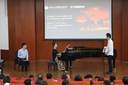 佰利乐艺术家石叔诚与特邀艺术家顾平受邀于成都大学东盟艺术学院、音乐与舞蹈学院艺术实践周开展公开课