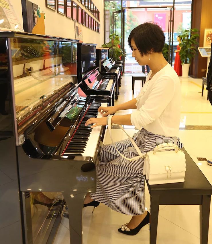 连云港佰利乐钢琴旗舰体验店开业庆典暨佰利乐艺术家鲍释贤钢琴独奏音乐会圆满落幕