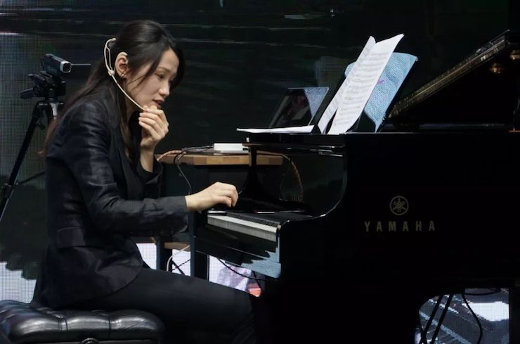 科技推动音乐教育创新，张希教授《古典主义时期钢琴奏鸣曲的演绎》公开课圆满成功