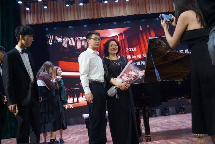 张芳、冯子祥钢琴音乐会