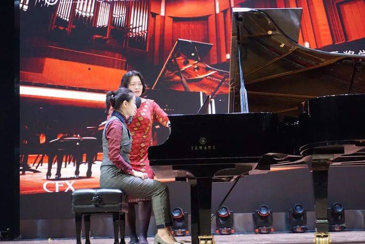 张芳、冯子祥钢琴音乐会