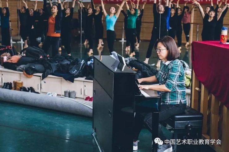 佰利乐跨界钢琴及佰利乐舞蹈教育课件助力“CEFA艺术教育高级人才研修班——中国古典舞身韵课”