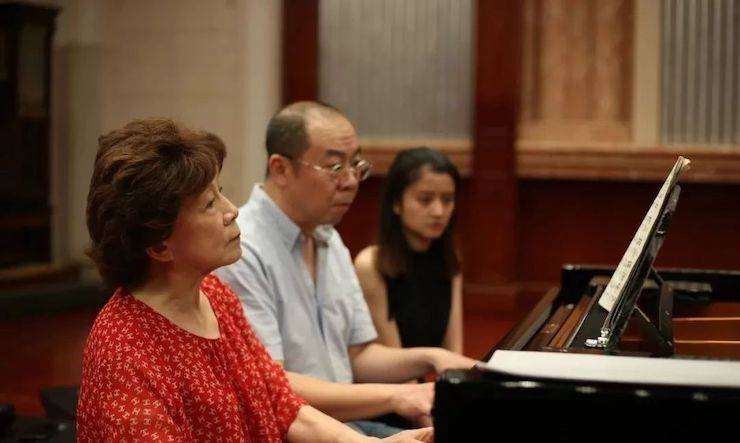 热烈：亍跋睬熘 音悦津门”钢琴重奏音乐会暨天津鲍蕙荞钢琴城开业庆典演出圆满成功！