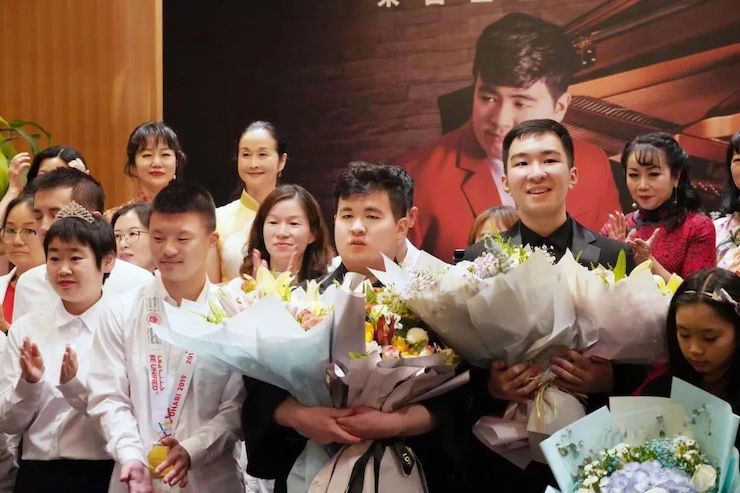 音乐双子星，点亮冬日激情！——佰利乐未来艺术家刘明康爱心公益音乐沙龙