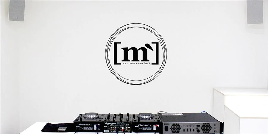 佰利乐帮助Metamorfosi酒吧中的工匠们